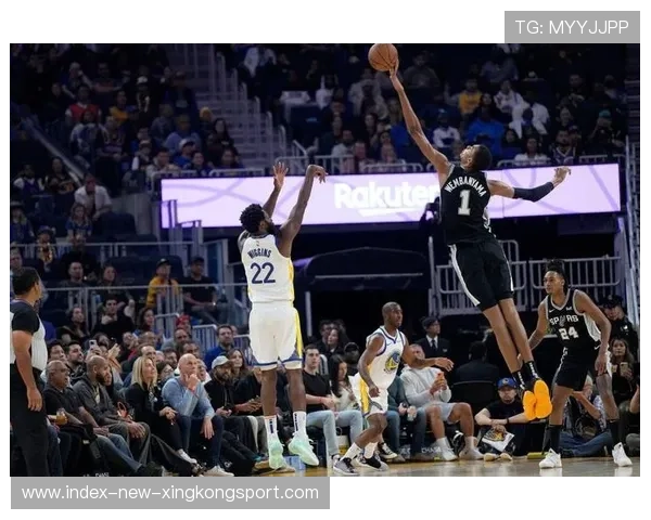 防守样板:文班的封盖夜教科书级演出震撼球迷! 防守样板:文班的封盖夜教科书级演出震撼球迷!