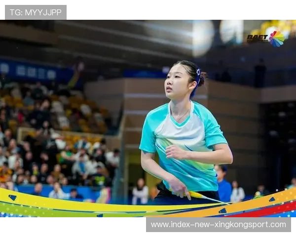 羽毛球正面贴网扑杀吓到全场观众