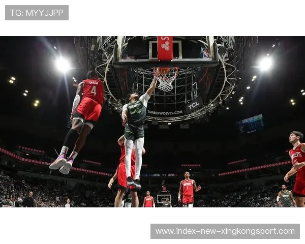 NBA抢断后一条龙暴扣得手