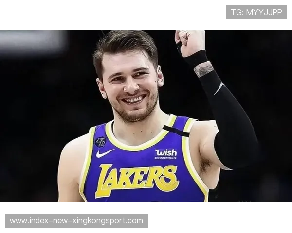 东契奇后撤步三分命中,独行侠稳稳推进