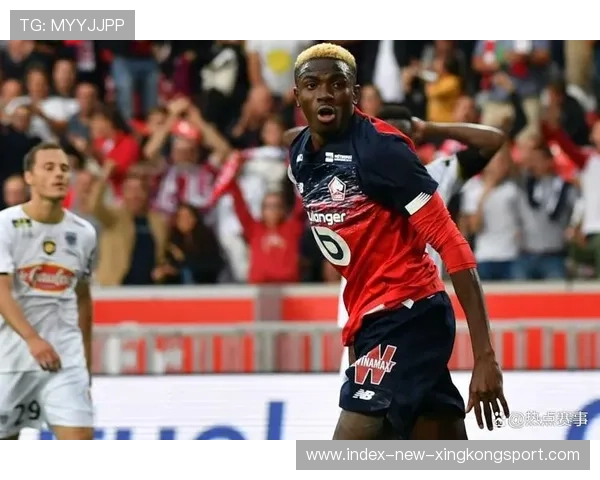 奥斯梅恩倒地铲射破门，那不勒斯主场沸腾